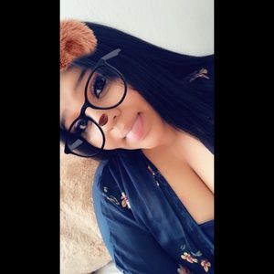 Meet your Posher, Monique